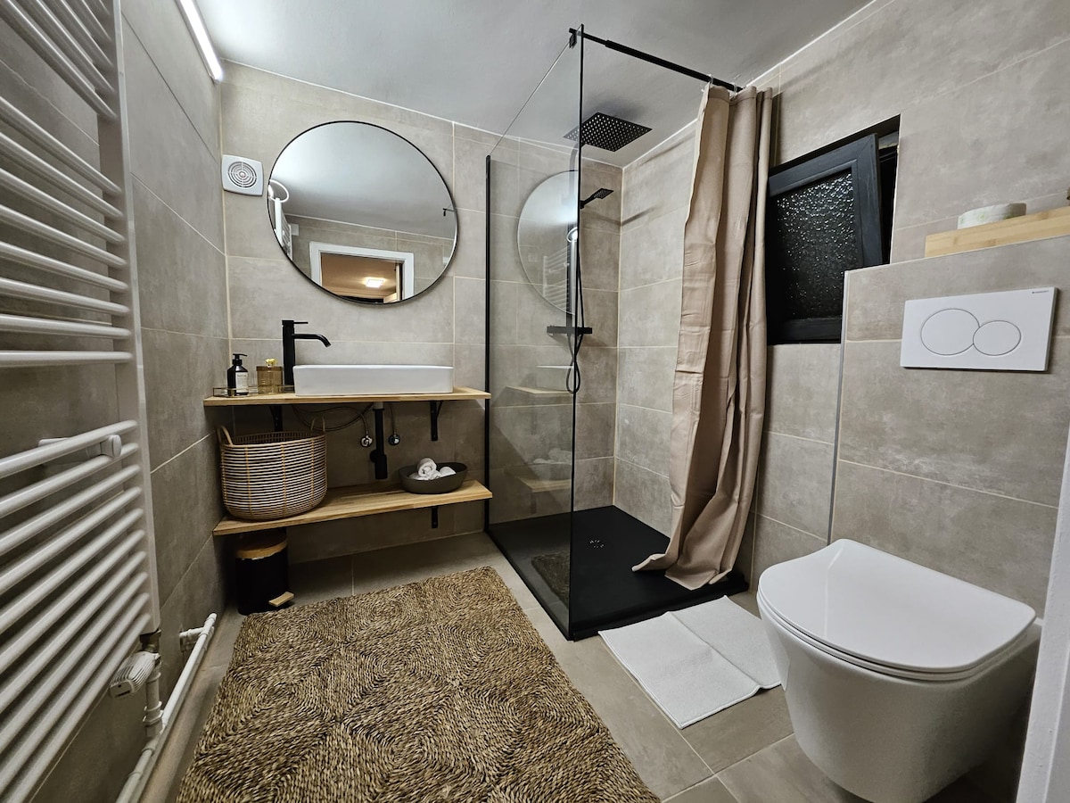 Modernes Badezimmer